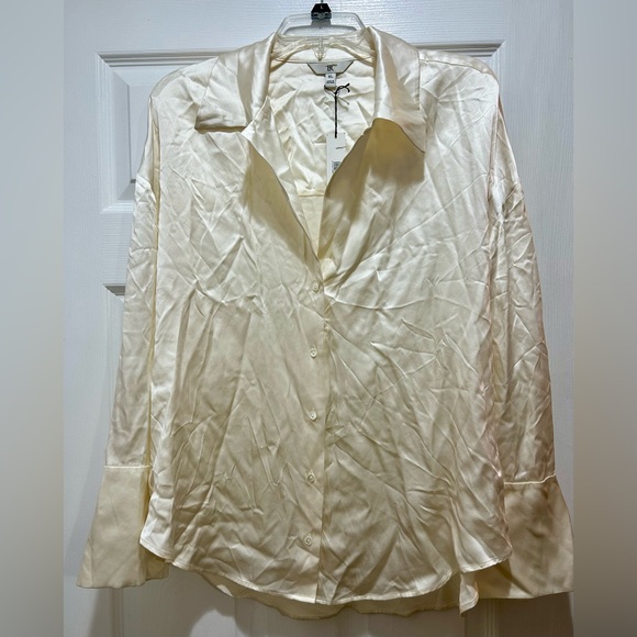 NWT banana republic XL 💯 silk vneck blouse - Picture 6 of 6